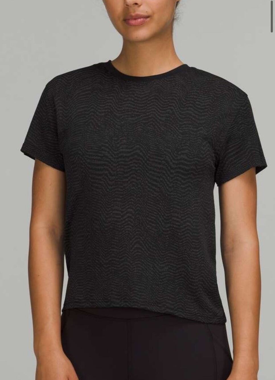 Lululemon Train To Be Short Sleeve T Shirt Ripple Wave Black Gray 6